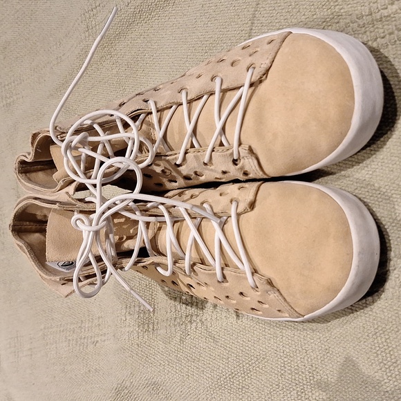 Volcom Buzz tan suede Hightower, size 7 - Picture 6 of 7